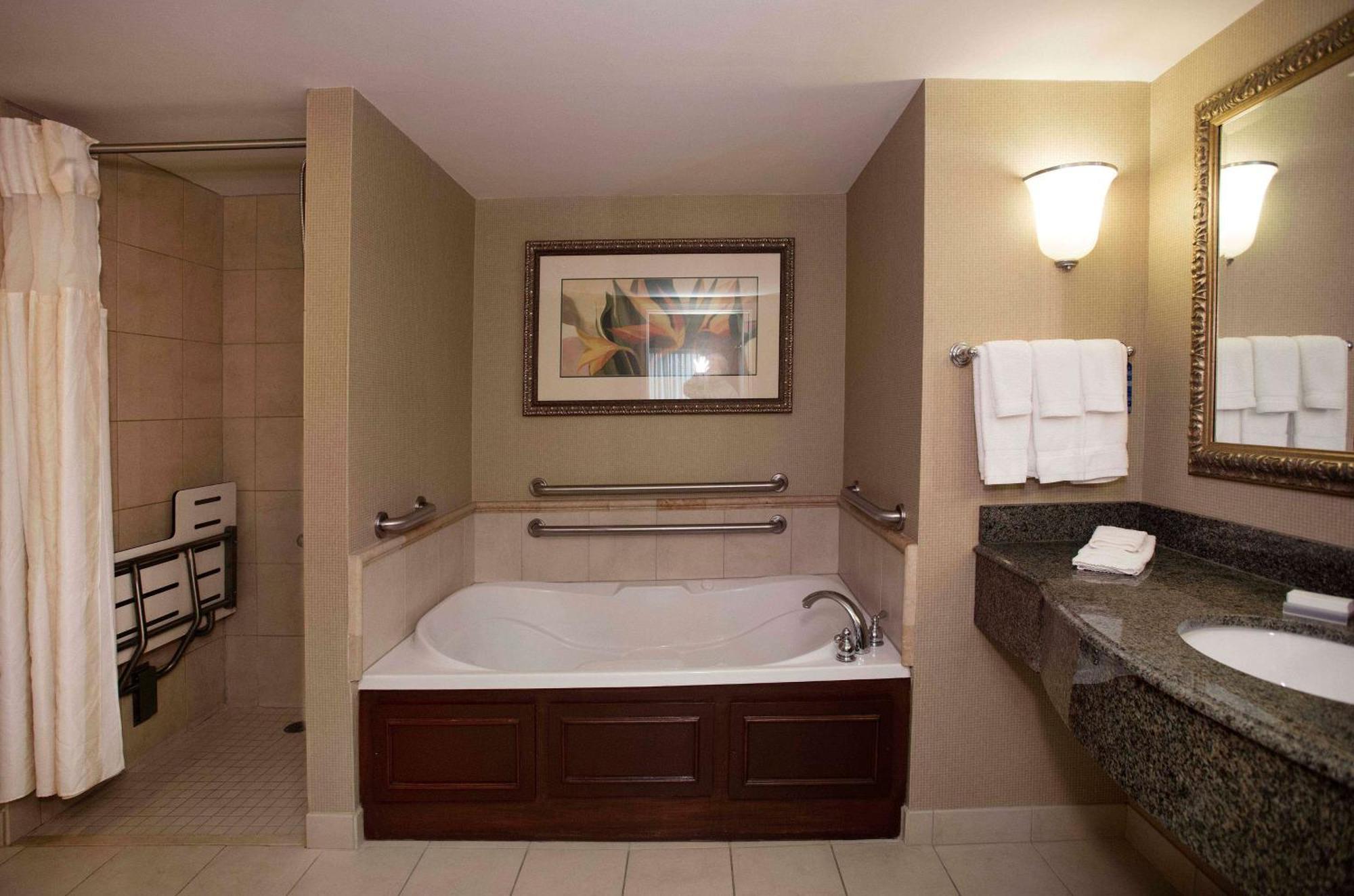 Courtyard By Marriott Athens Downtown Hotel Екстериор снимка