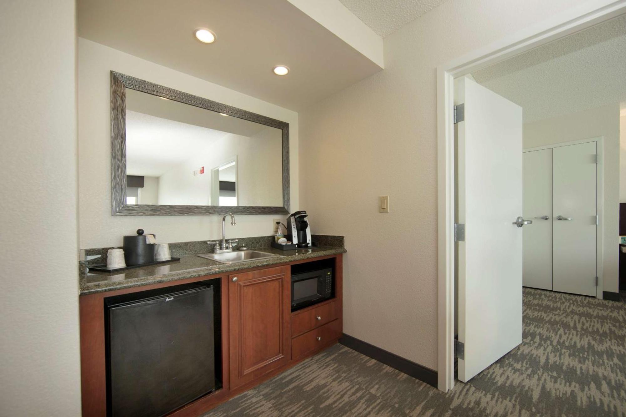 Courtyard By Marriott Athens Downtown Hotel Екстериор снимка