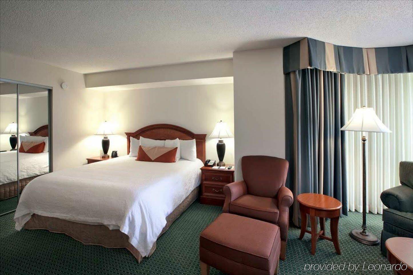 Courtyard By Marriott Athens Downtown Hotel Екстериор снимка